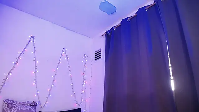 Nicol_Love0's cam snapshot