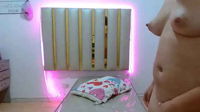 keilicita_tonny_18's cam snapshot