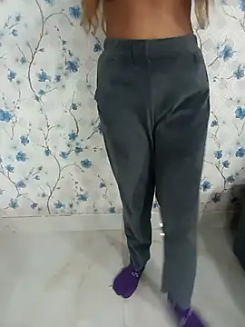 Slutty_queen18's cam snapshot