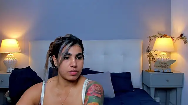 ZarahFoxx's cam snapshot