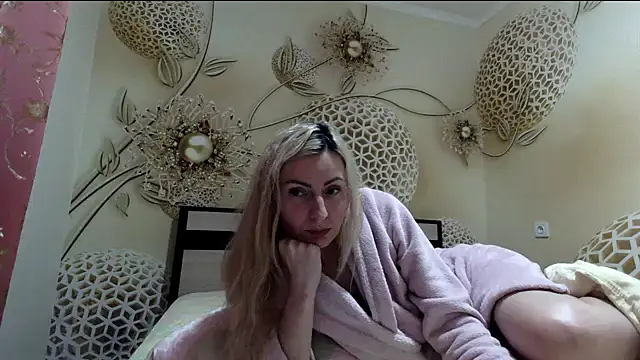 Yourrealgirl's cam snapshot