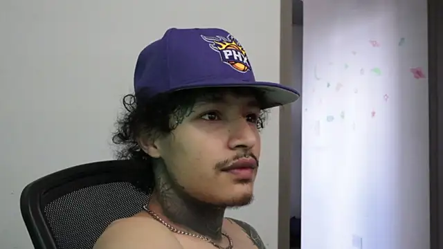 trieone live sex cam