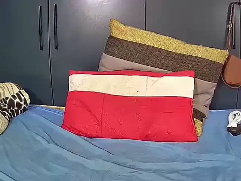 MilkyBoobs24's cam snapshot