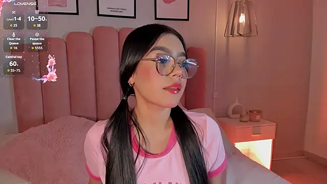 mara_swan_'s cam snapshot