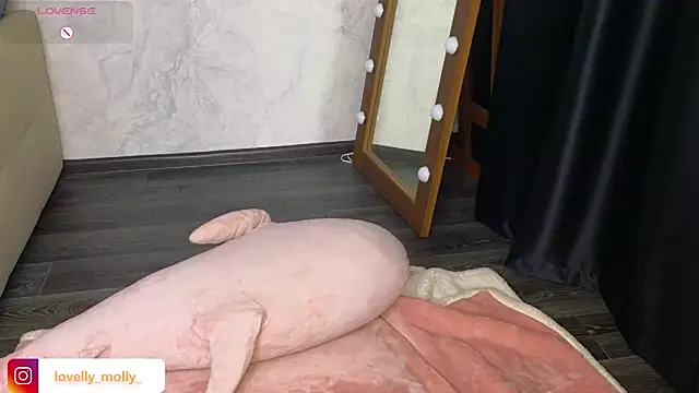 Lovelly_molly1 live sex cam