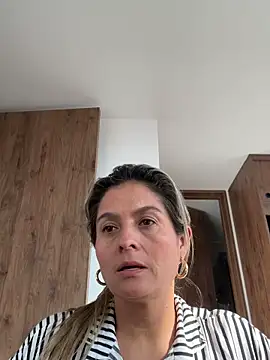 linda-mature43's cam snapshot