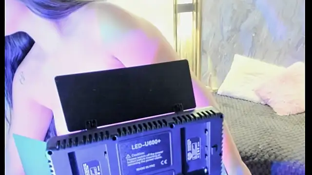 Kate_owens2's cam snapshot