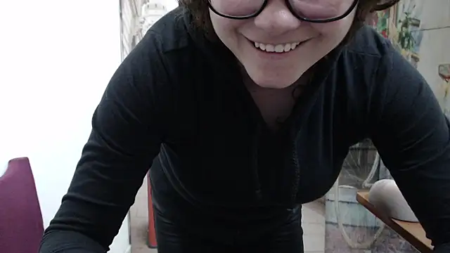 curly_greeneyed's cam snapshot