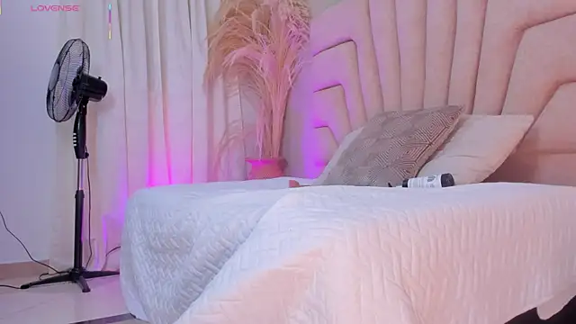 Amelia_Saenz_'s cam snapshot