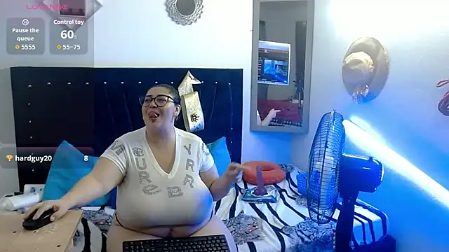 bubis_laru53's cam snapshot