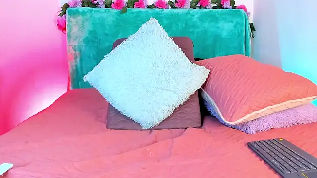 Sarahandzack's cam snapshot