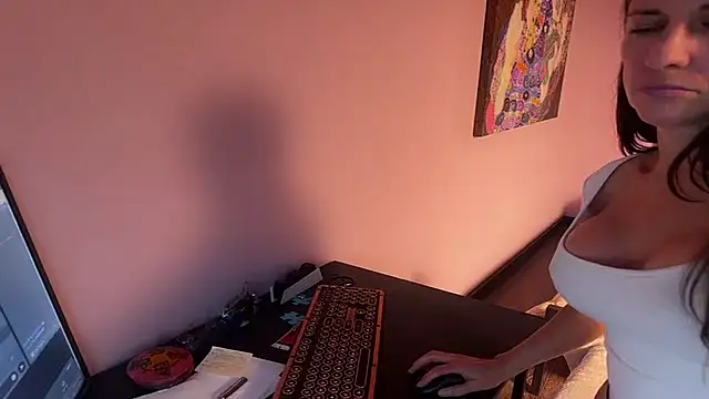 MrsJanetM's cam snapshot