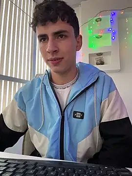 AdrianRinaldi live sex cam