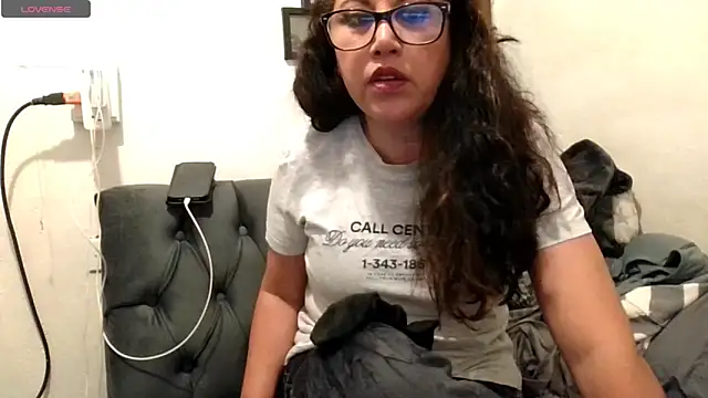 MirandaLatinaLovely's cam snapshot