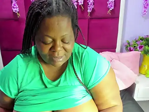 rocio_bbw_'s cam snapshot