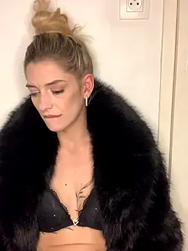 Bellalolahot's cam snapshot