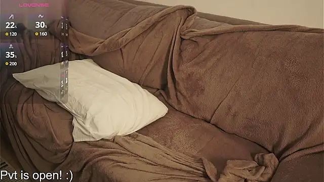 Your_Hand_In_mine's cam snapshot