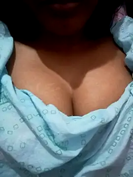 kaviyaponnu0987's cam snapshot