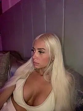 MaisieMae's cam snapshot