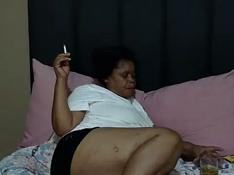 bigsexymama2's cam snapshot