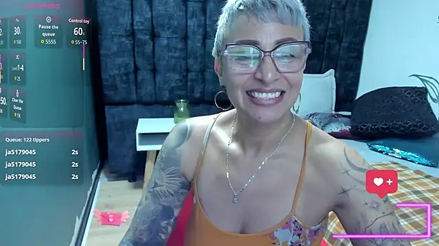 Charlotte__Gray's cam snapshot