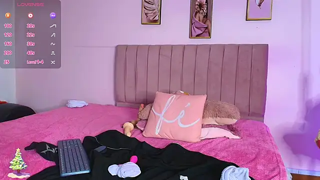 little_ellie_1's cam snapshot