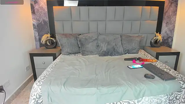 Your_Lady_Milf's cam snapshot