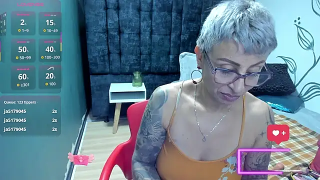 Charlotte__Gray's cam snapshot