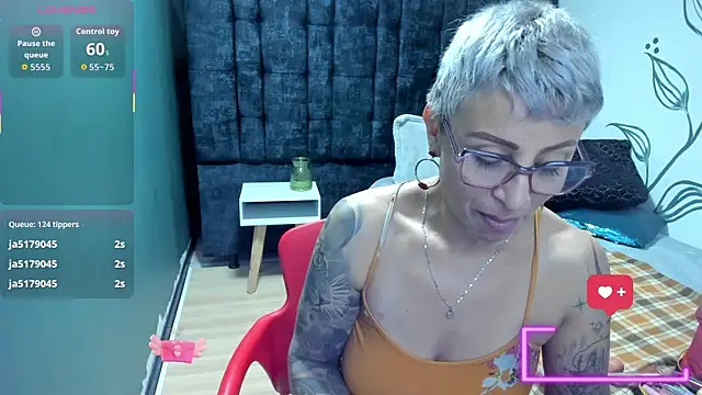 Charlotte__Gray's cam snapshot