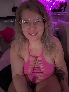 CurvyAnonymousGirl89's cam snapshot