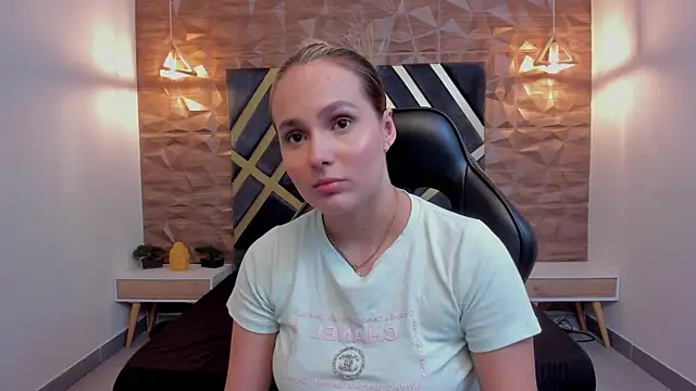 Emmaa_white_'s cam snapshot