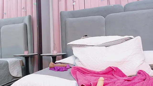 MaddieTease's cam snapshot