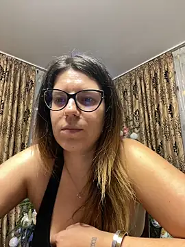 NadiraNoor live sex cam