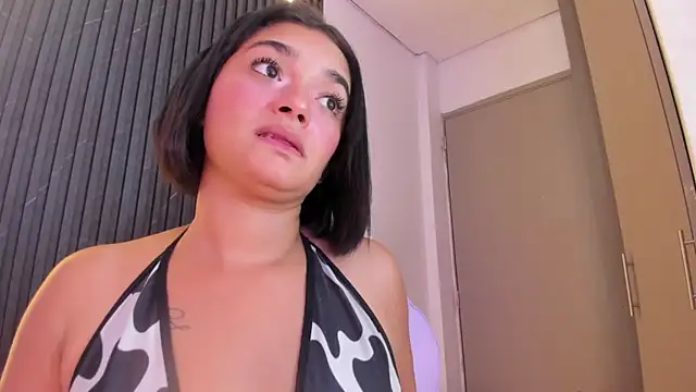 Gabrielaa_Miller_'s cam snapshot