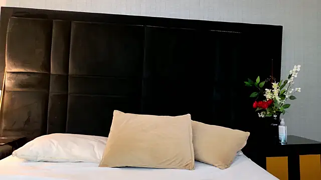 GabyMoreau's cam snapshot