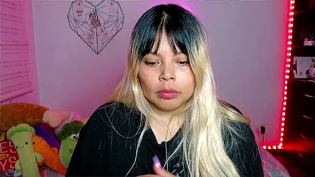 EllieMoonX's cam snapshot