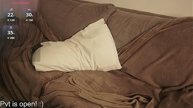 Your_Hand_In_mine's cam snapshot