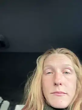 GoldenFlameGoddess live sex cam