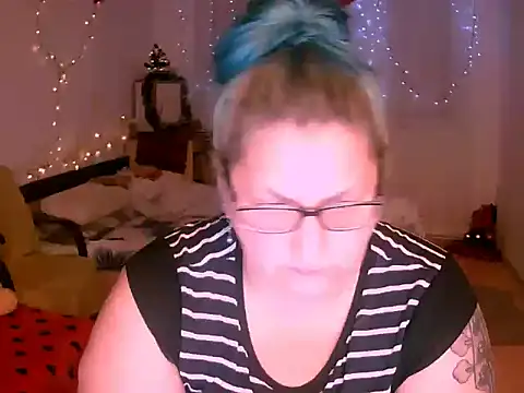 BlondyBigBoobs's cam snapshot