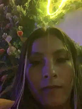 Cami_Leon2's cam snapshot