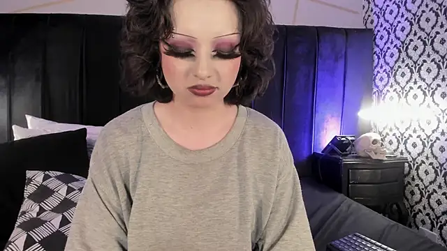 Adeelinee's cam snapshot