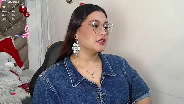 heluejamil's cam snapshot