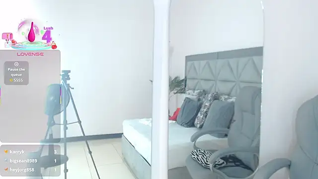 miaarodriguez1_'s cam snapshot