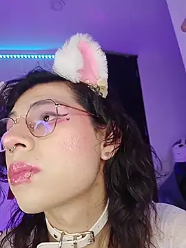 Sweet-SharoKitty live sex cam