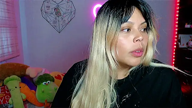 EllieMoonX's cam snapshot