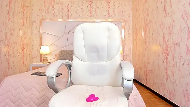 Emily_Whinfre's cam snapshot