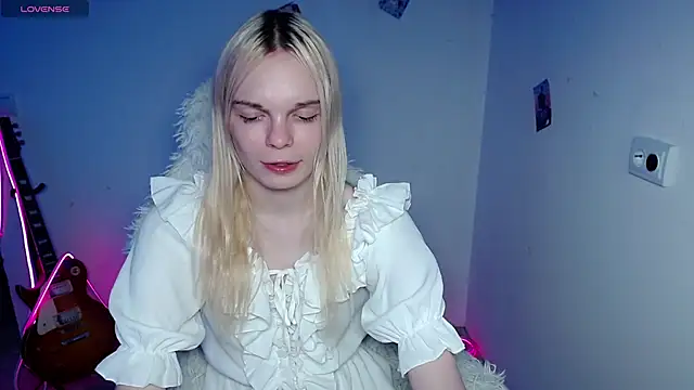 Emily_Nyaffee live sex cam