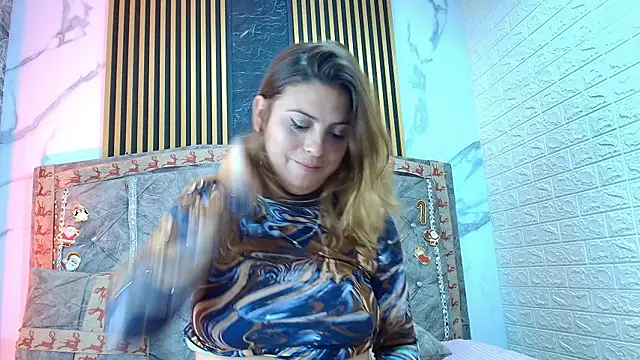 AngieLuxx_'s cam snapshot