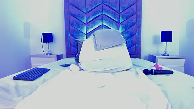 ChannelFox__'s cam snapshot