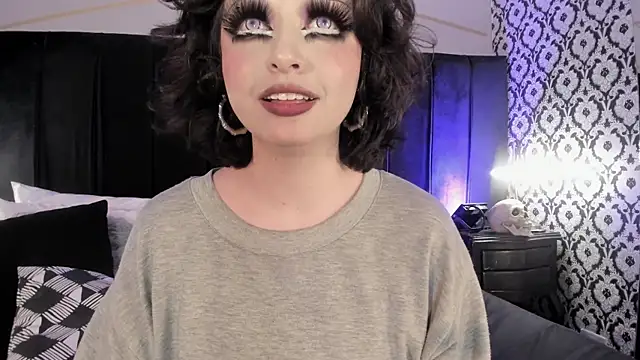 Adeelinee's cam snapshot